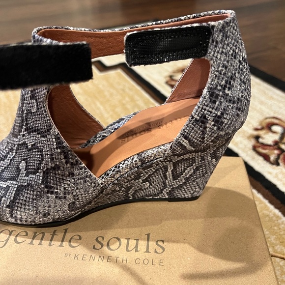 Kenneth Cole - Picture 3 of 12